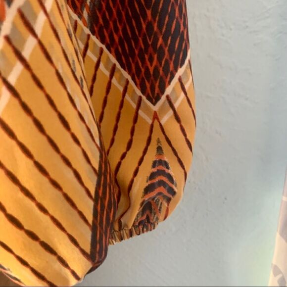 Fashion Nova Brown & Yellow Boho Chevron Print Off Shoulder Blouse Size Small - Picture 4 of 10